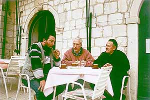 Männer im Café